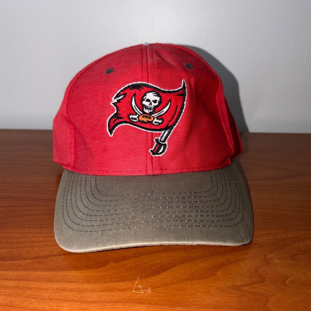 Vintage Logo 7 Tampa Bay Buccaneers NFL Snapback Hat Red Olive Green Cap OSFA
